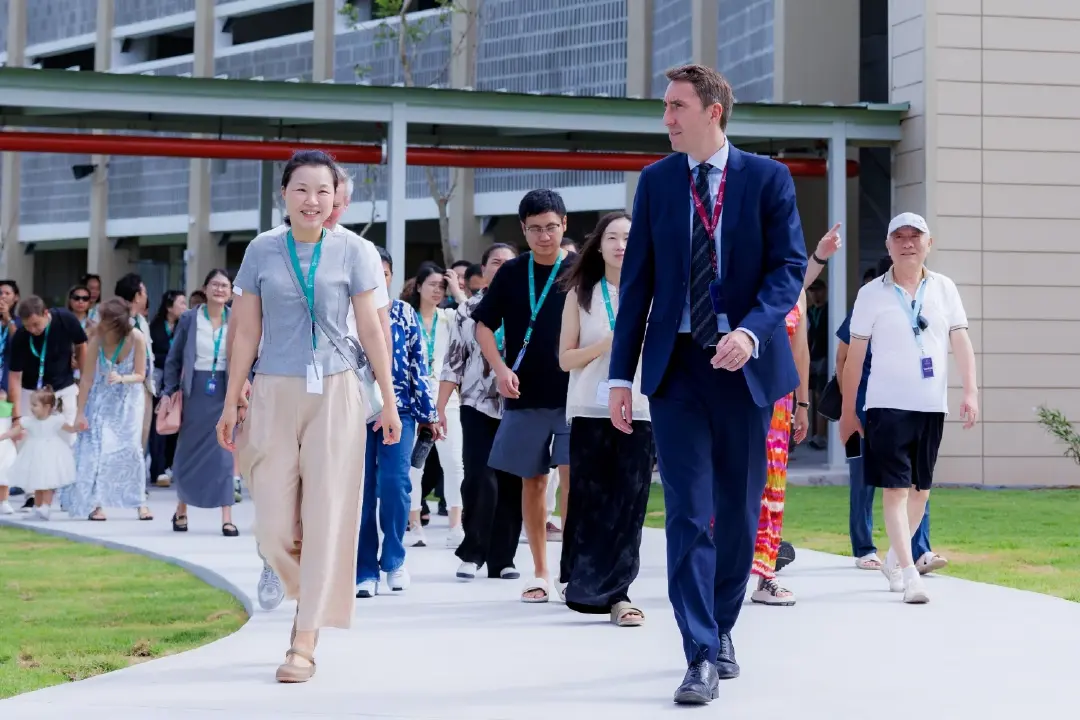 โรงเรียนนานาชาติไฮเกต ประเทศไทย จัดพิธีเปิดอย่างเป็นทางการ ฉลองแคมปัสแห่งแรกนอกสหราชอาณาจักรของ Highgate ในจังหวัดชลบุรี ใกล้สยามคันทรีคลับ