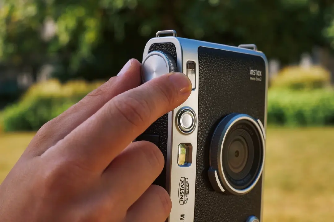 ฟูจิฟิล์ม เปิดตัว instax mini Evo 2 กล้องดิจิทัลที่ถ่ายและพิมพ์ได้ครบจบในตัวเดียว