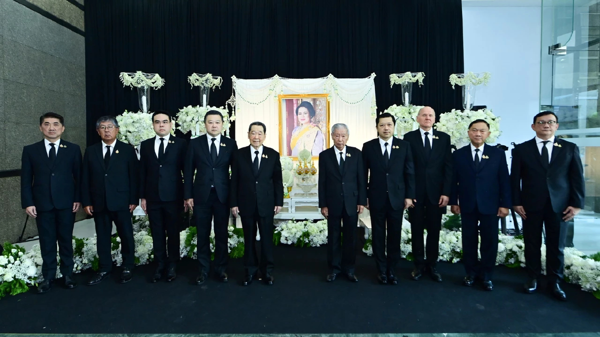 เครือเจริญโภคภัณฑ์และบริษัทในเครือทั้งในประเทศไทยและทั่วโลก น้อมแสดงความจงรักภักดีและรำลึกในพระมหากรุณาธิคุณ แด่สมเด็จพระนางเจ้าสิริกิติ์ พระบรมราชินีนาถ พระบรมราชชนนีพันปีหลวง