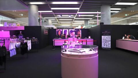 BLACKPINK ฉลองปรากฏการณ์ 3 สเตเดี้ยมโชว์ที่กรุงเทพฯ เปิดตัว Pop-Up Store พร้อมจำหน่ายสินค้าที่ระลึกสุดเอ็กซ์คลูซีฟ