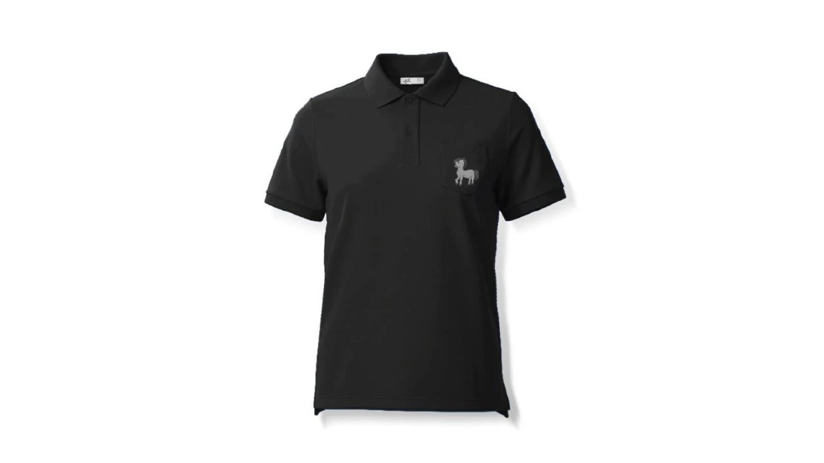 ร้านภูฟ้าอัญเชิญภาพวาดฝีพระหัตถ์ "ปีม้าน่ารัก" จัดทำเสื้อคอลเลคชั่นพิเศษ “โปโลสีดำนิลภัทร” ร่วมถวายอาลัยสมเด็จพระบรมราชชนนีพันปีหลวง