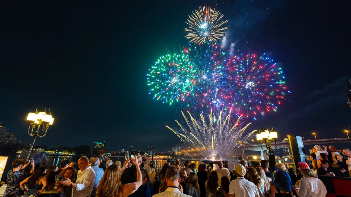 อนันตรา ริเวอร์ไซด์ ชวนฉลองเทศกาลคริสต์มาสและปีใหม่กับ River Carnival of Lights