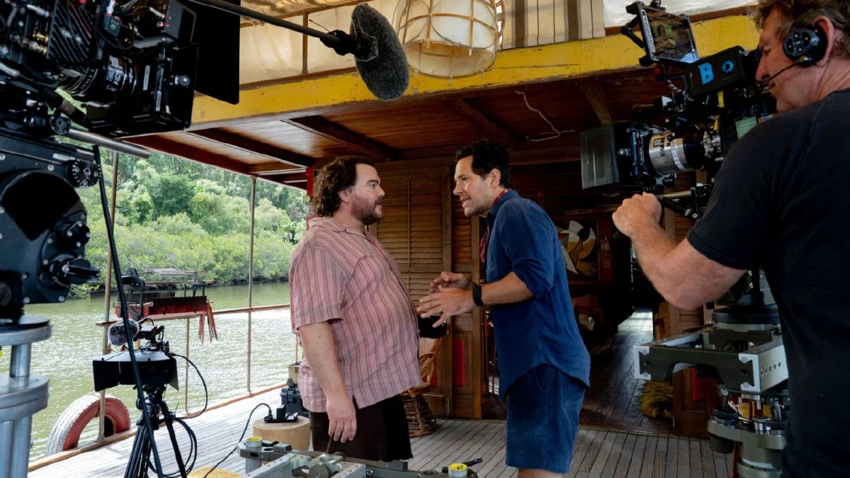 กองถ่าย “อนาคอนดา” วุ่น “พายุไซโคลน” ระดับภัยภิบัติถล่ม!การถ่ายทำฉากสำคัญท้ายเรื่อง และการรับมือเหล่านักแสดงสุดป่วน จนผู้กำกับเกือบถอดใจ!