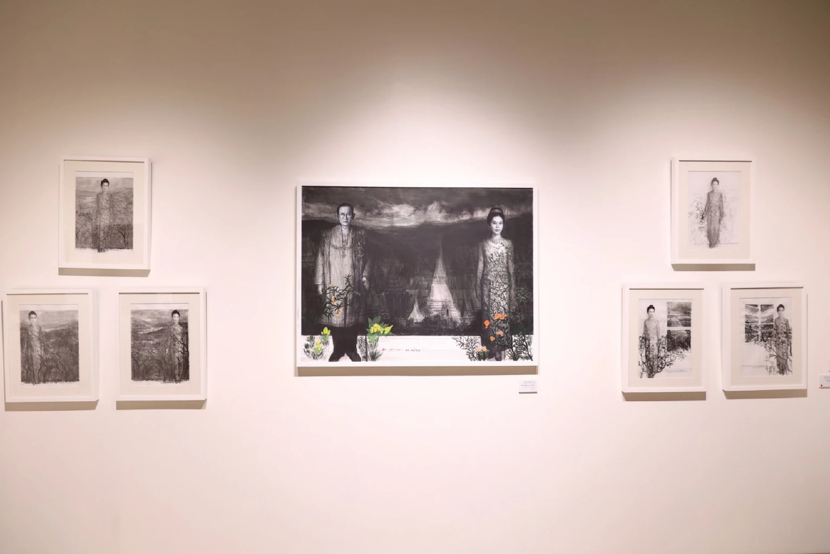 นิทรรศการ “น้อมรำลึกในพระมหากรุณาธิคุณ แห่งสมเด็จพระบรมราชชนนีพันปีหลวง” ณ สยามพารากอน