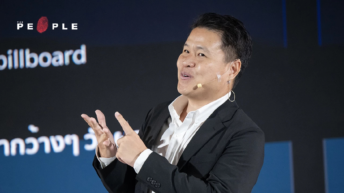 ‘สุรัตน์ บัณฑิตลักษณะ’ แห่งช่อง ‘เล่าไปเรื่อย’: แค่กล้า ‘เสร่อ’ โลกก็พร้อมเหวี่ยงเราไปในจุดที่ใช่ 