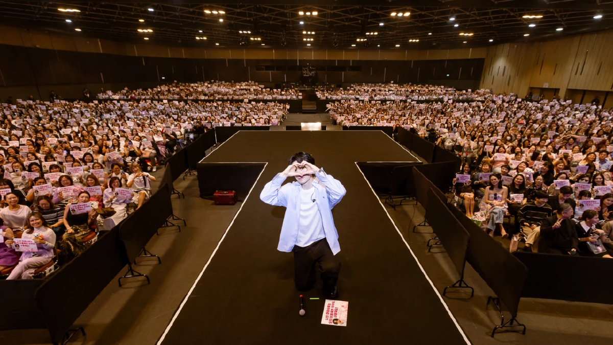 หล่อเกินต้าน! “อี ดงอุค”  เสิร์ฟความสนุก ความอบอุ่น ความโรแมนติก จนแฟนคลับไทยใจละลาย