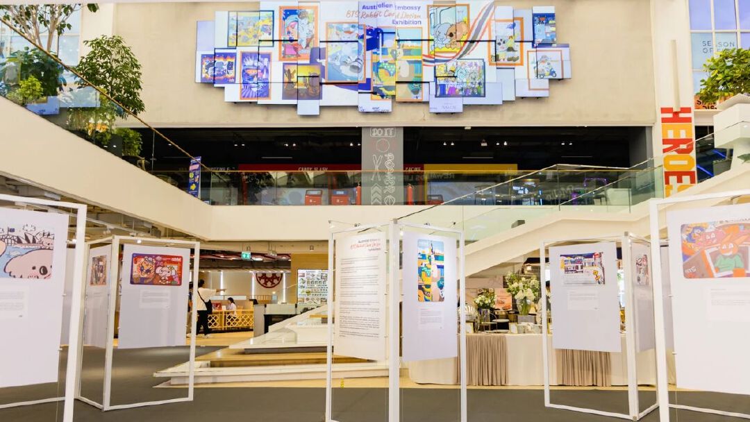 สถานเอกอัครราชทูตออสเตรเลียประจำประเทศไทย และสยามพิวรรธน์  เชิญชมนิทรรศการออกแบบบัตรแรบบิท พร้อมร่วมสนุกกิจกรรมมากมาย