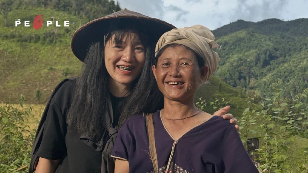 โซดา-สุนารี วารีขจรผล : ถอดหน้ากาก ‘คนเมือง’ คืนชีพวิญญาณ 'ปกาเกอะญอ'  เพื่อบอกเล่าเรื่องราวพี่น้องชาติพันธุ์ทั่วไทยให้เป็นที่รู้จัก  .