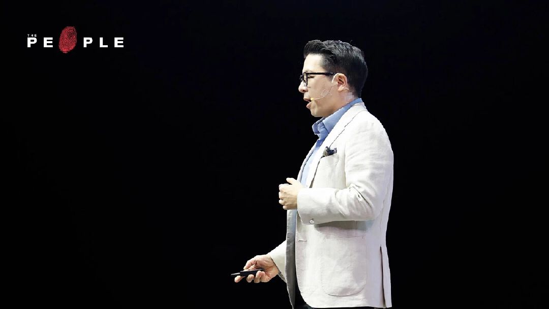 ‘รวิศ หาญอุตสาหะ’ ศิลปะการใช้ชีวิตด้วยการยอมรับ กล้าหาญ และมีปัญญา